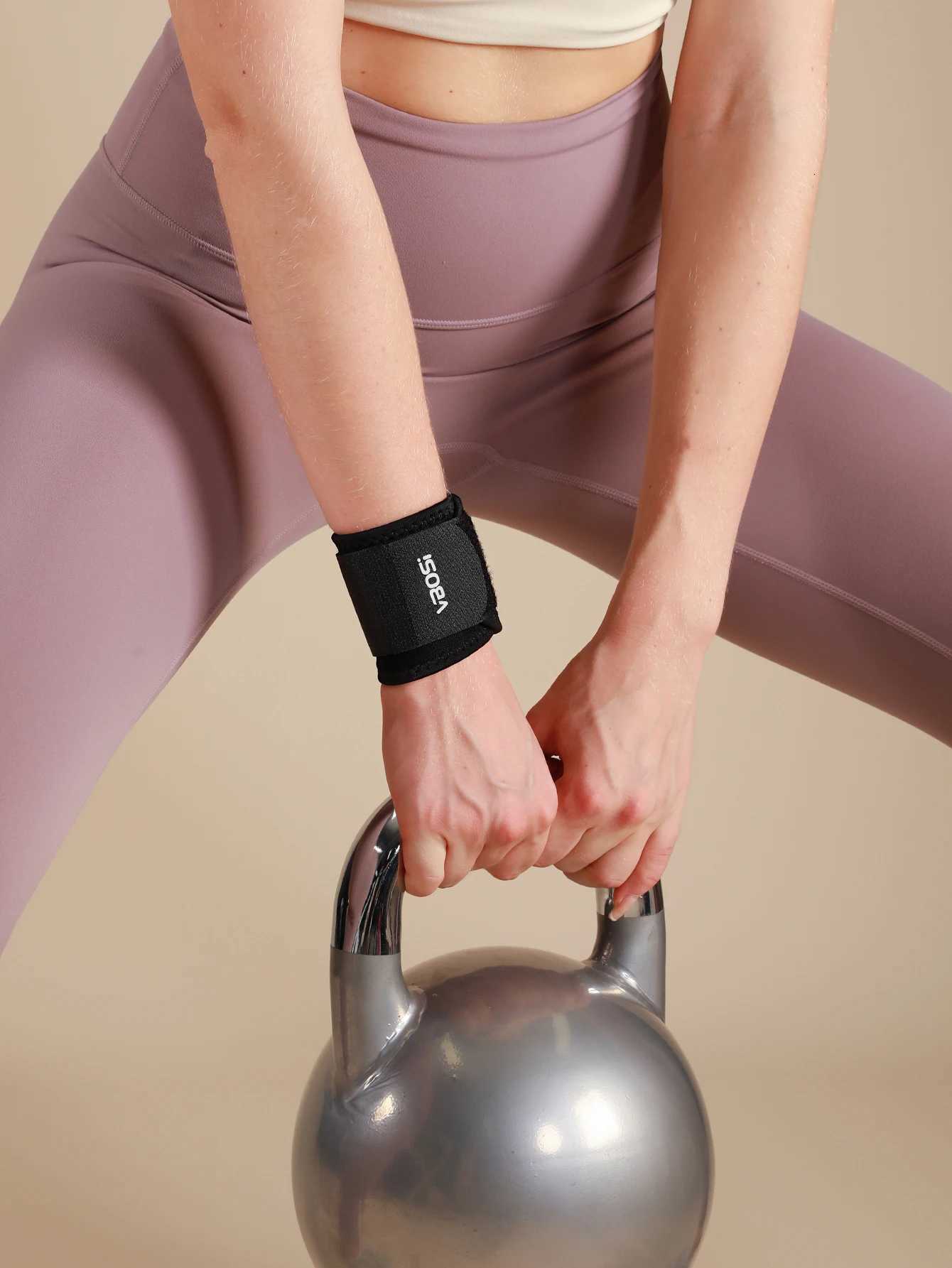 1 Piece Adjustable Lightweight Wrist Support for Weightlifting Squat Kettlebell M251226
