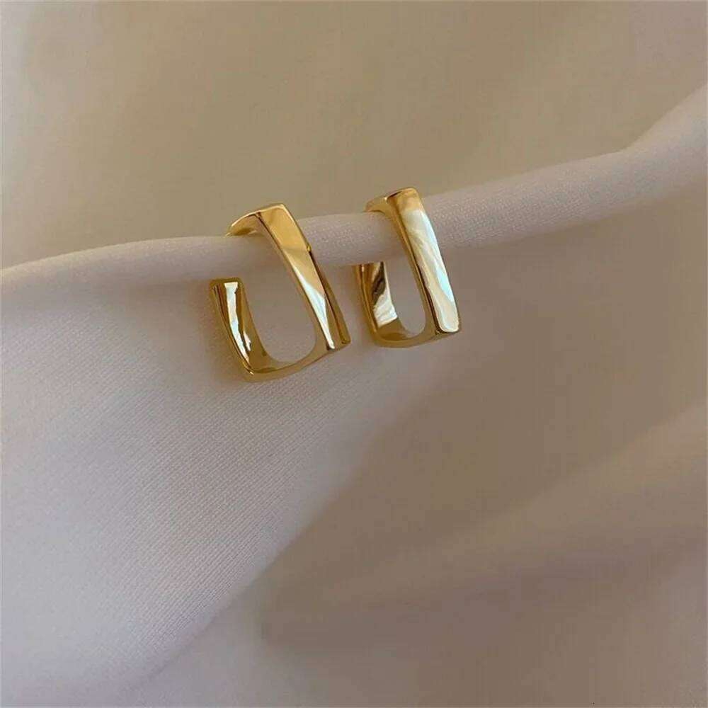 2024 New Simple Geometric U-Shaped For Women Fashionable Gold Color Irregular Earrings Trendy Jewelry Accessories 25H1226