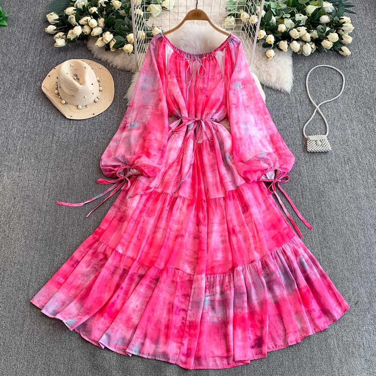 French style, niche, extremely beautiful and romantic gradient printed long-sleeved dress for women in autumn and winter with a waistline design. J251226