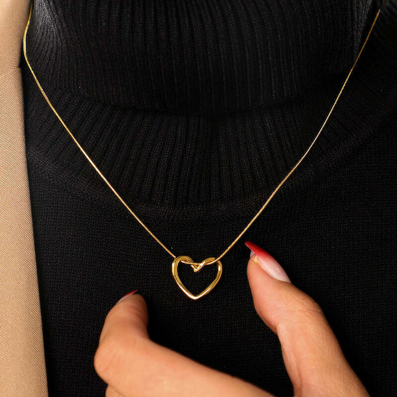 Pendant Necklace Hollow Heart Necklace For Women Simple Design Student Pendant Versatile Stainless Steel Collarbone Chain