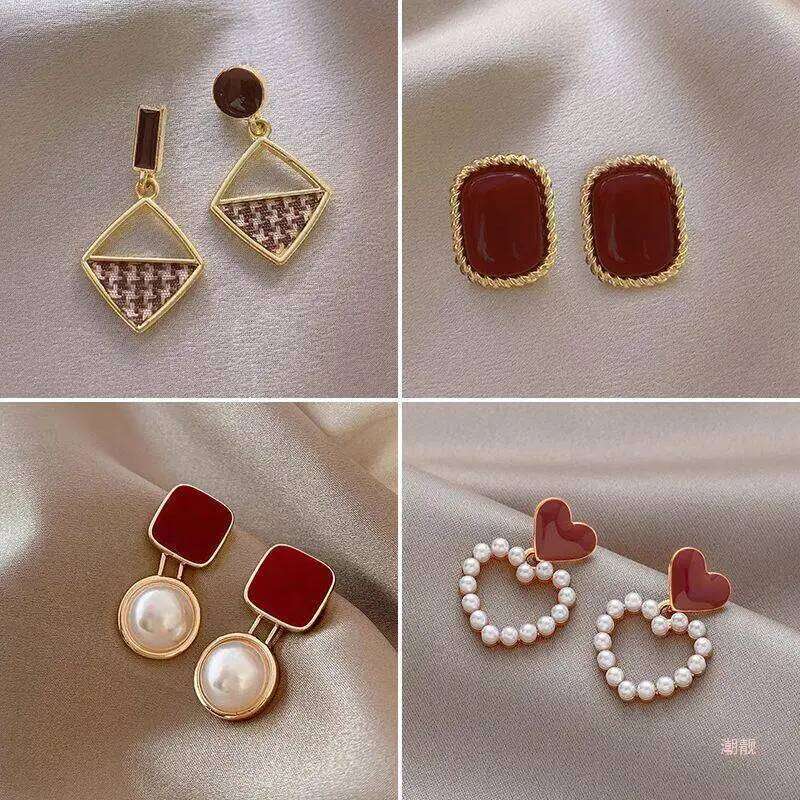 Korean Version of Women's Pearl with Elegant Geometric Contrasting Color Earrings, Retro Clip Without Ear Hole 25H1226