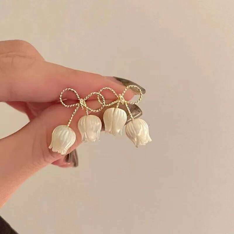 White Color Bowknot Tulip Flower Stud Earrings For Women Brincos Feminino Fashion Rhinestone Jewelry Christmas Girl Friend Gift 25H1226