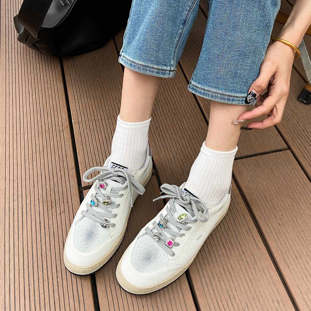 2025 designer fashion retro color blocked sports shoes, flat shoes, colorful rhinestone white shoes