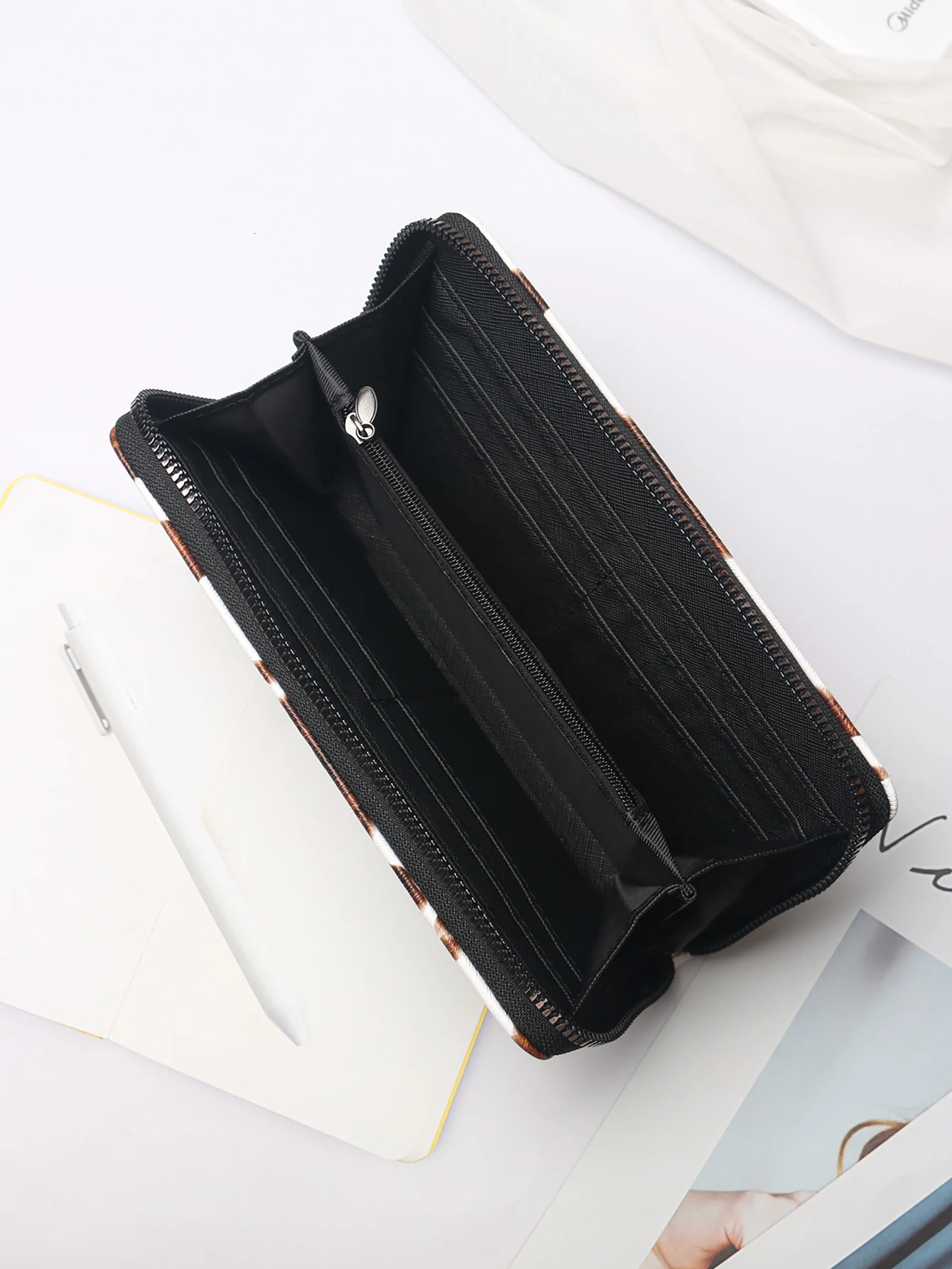 Mens Cow Print PU Wallet with Wrist Strap 20cm Large Bifold Zipper Wallet Holds Phone Cash Cards for Travel Business Daily 251225