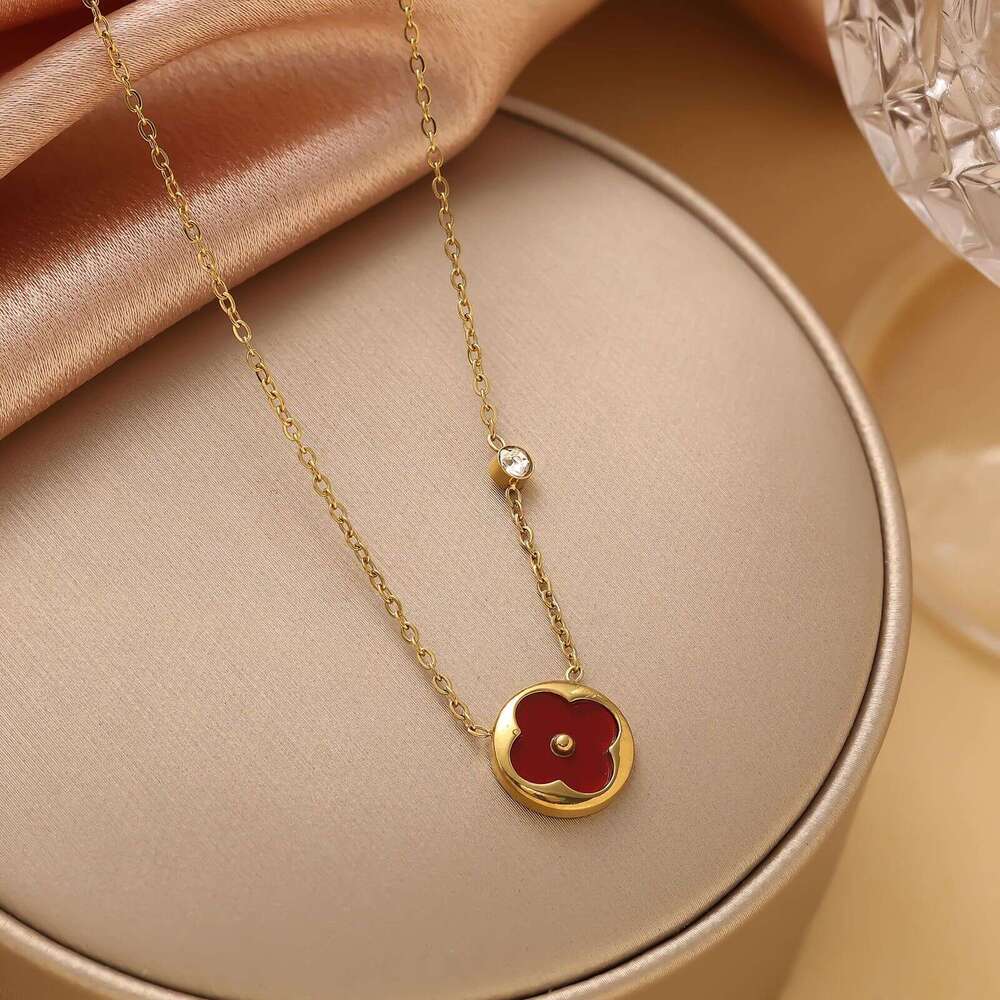 Four-Leaf Clover Mother-of-Pearl for Women, Versatile Design, Exquisite and High-End Lucky Clover, Light Luxury, Niche Style, Elegant Necklace