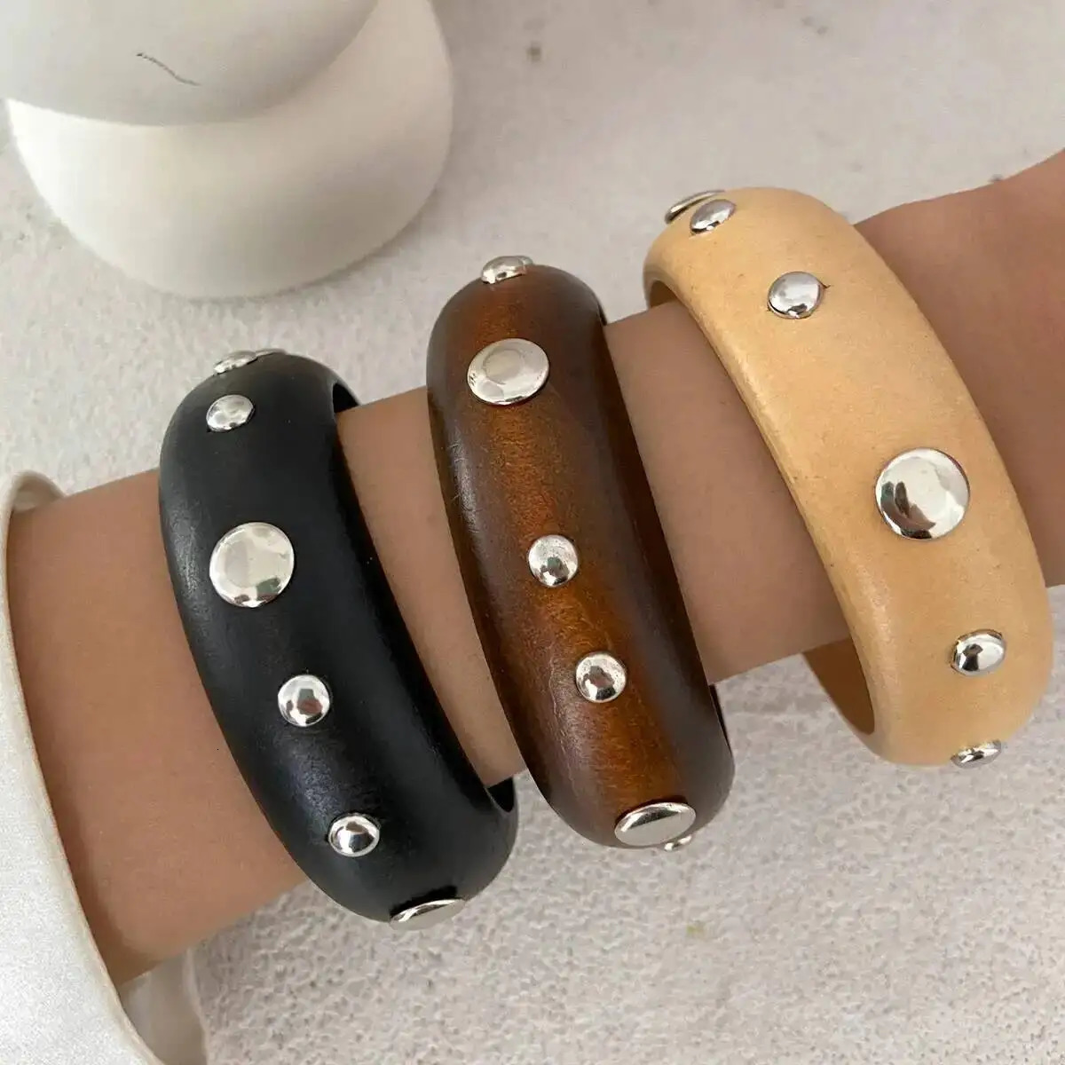 IngeSightZ Vintage Wooden Round Star Rivet Wide Bangle Ethnic Style Geometric y Charm Bracelets Wristband Jewelry 251219