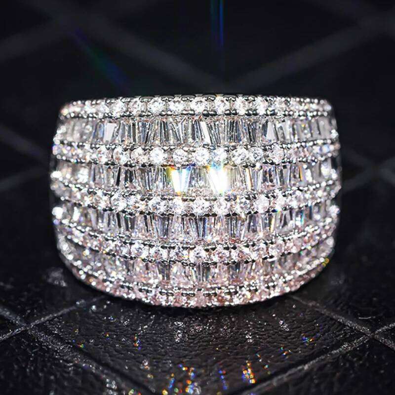 Huitan Charming Women Rings for Wedding Party Engagement Trendy Accessories Inlaid Bright Cubic Zirconia Silver Color Jewelry