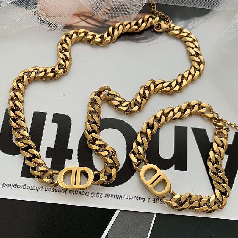 Pendant necklace New Designer Accessories Internet Celebrity Gold Thick Letter Double D Titanium lace Women Hip Hop Pig Nose Collar Bone Versatile
