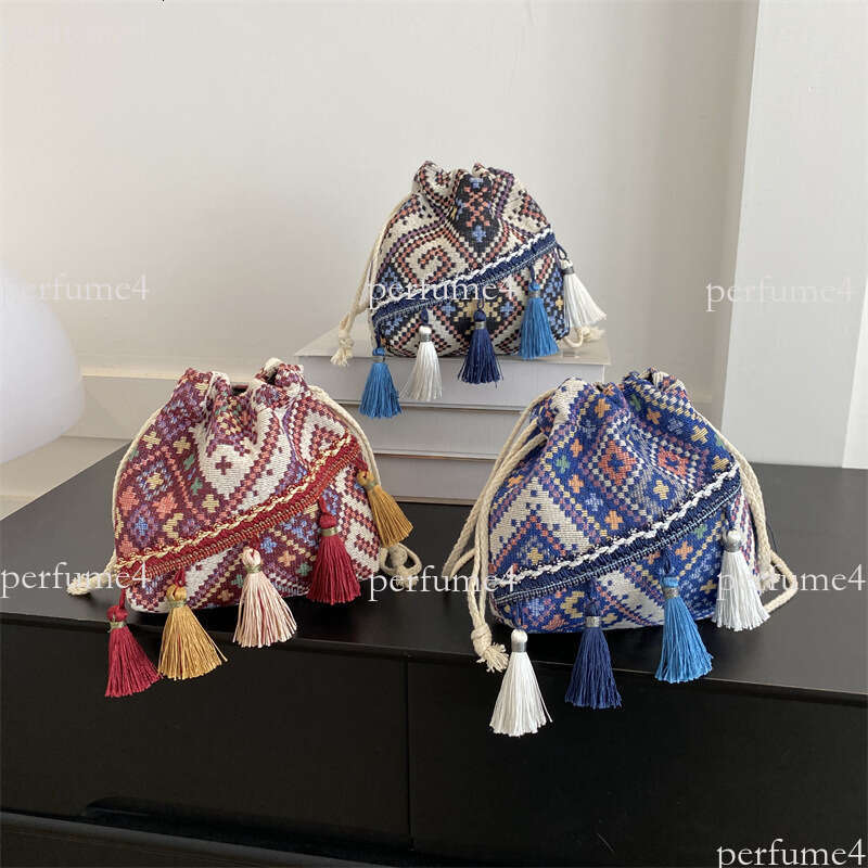 Style Women's 2024 New Ethnic Tassel Bucket Ins Versatile Shoulder Crossbody Bag