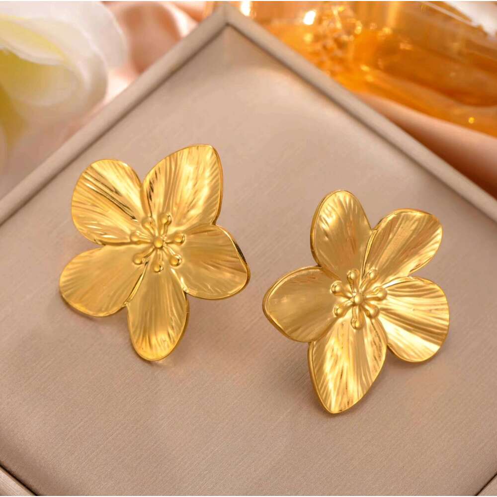 Unift Vintage Metal Flower Stud Earrings for Women Bohemian Gold Color Stainless Steel Earring Statement Stylish Simple Jewelry 25H1226