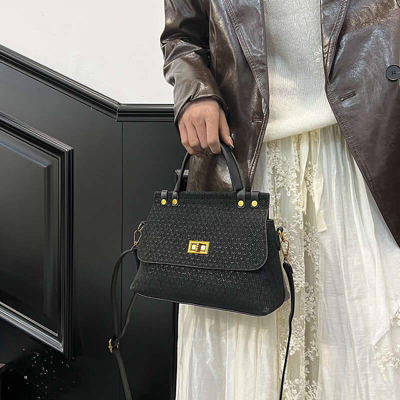 Trendsetting Petite Shoulder Bags: Chic Modern Retrospective Style Cross-body Pouches