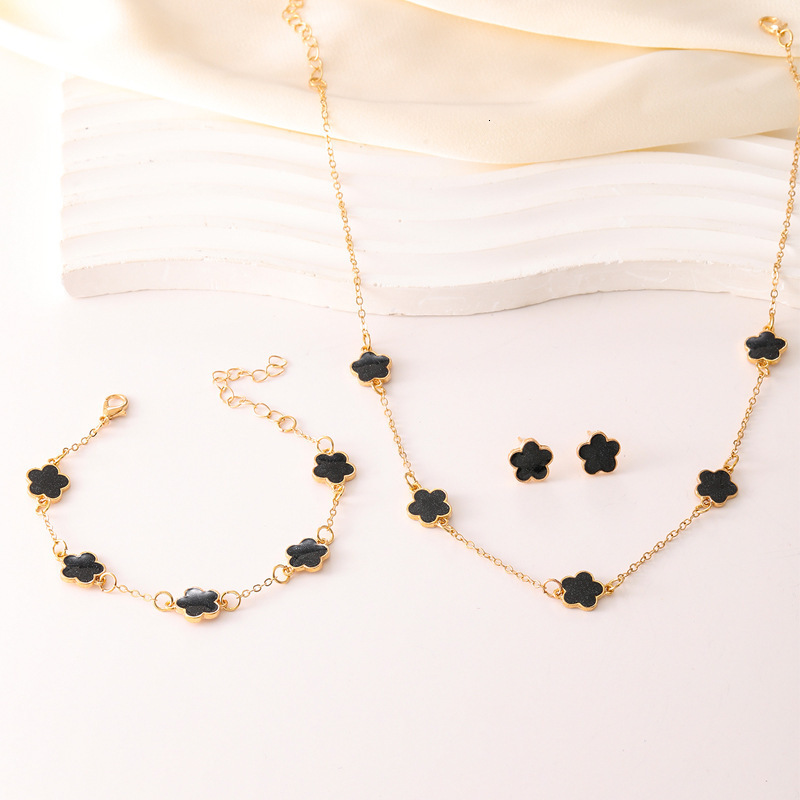 Luxury Creative Design Fashion Jewelry Hot Selling Lucky Flower Jewelry Set For Women Xiyin New Five-Leaf Clover Necklace Bracelet Earrings 3-Piece Se