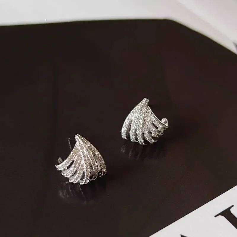 Huitan Elegant Claw Design Lady Stud Earrings for Wedding Party Charming Silver Color/Gold Color Accessories Trendy Chic Jewelry