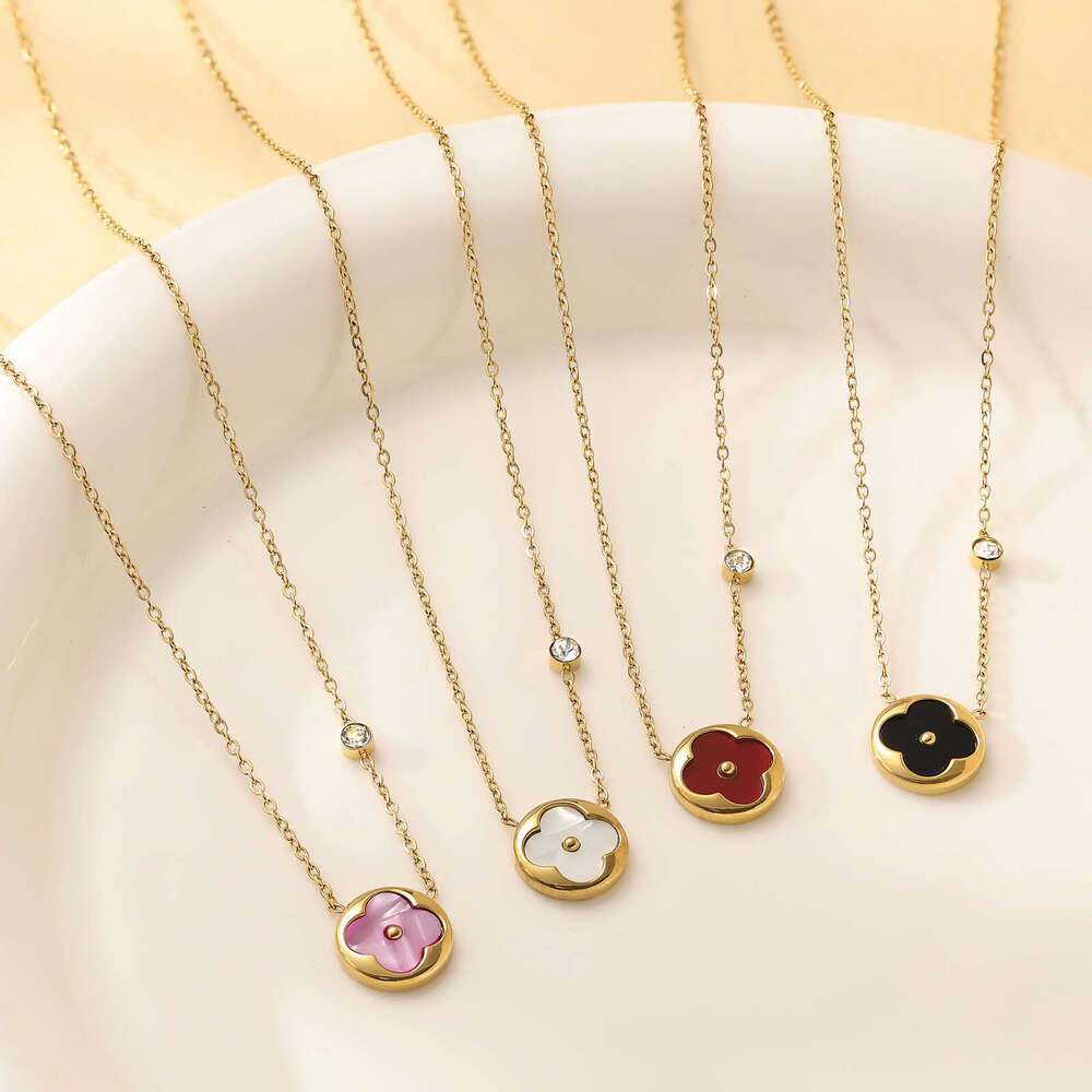 Four-Leaf Clover Mother-of-Pearl for Women, Versatile Design, Exquisite and High-End Lucky Clover, Light Luxury, Niche Style, Elegant Necklace