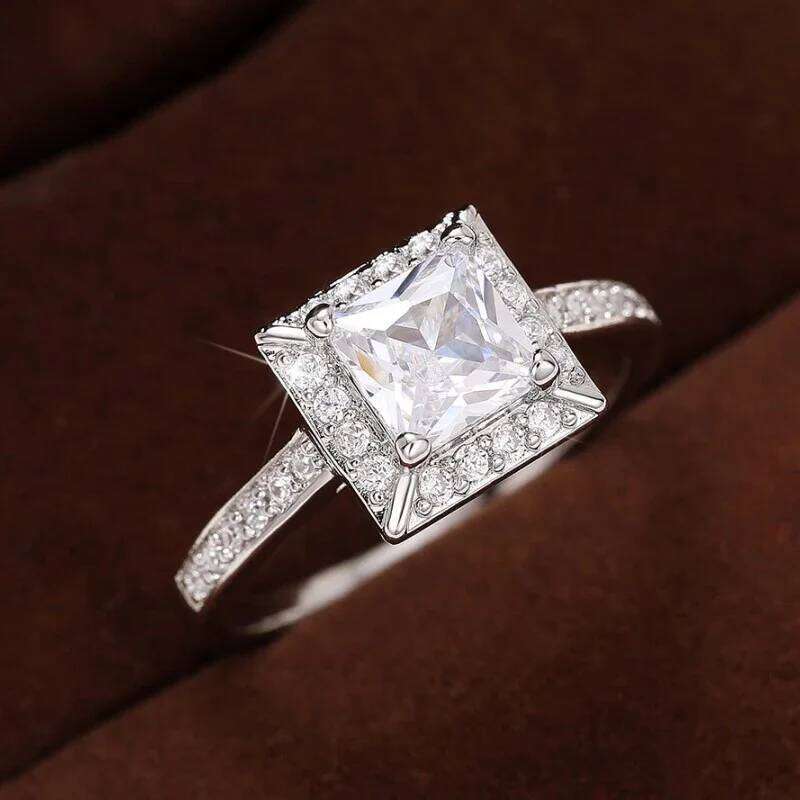 Huitan Princess Cubic Zircon for Women Classic Wedding Band Jewelry Luxury Silver Color Crystal Rings Engagement Accessory