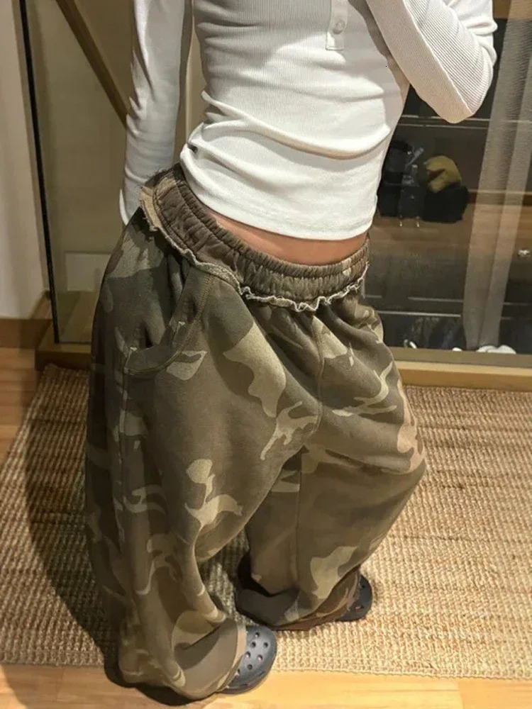 Army Green Camouflage Loose Sweatpants Stylish Street Straight Leg Sweatpants Harajuku Style Hip Hop Y2k Pants Streetwear 251222