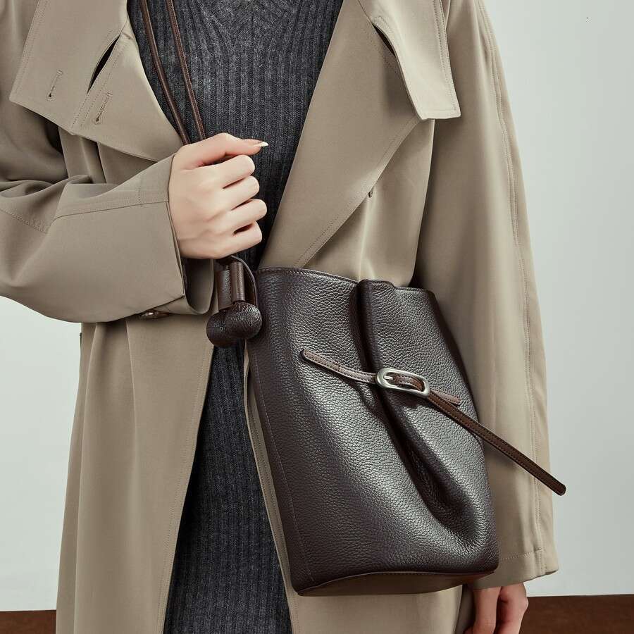 Fashion Top Layer Cowhide Bucket Niche Design Sense Simple Commuting Large Capacity Versatile Shoulder Genuine Leather Women S Bag High Quality Luxury