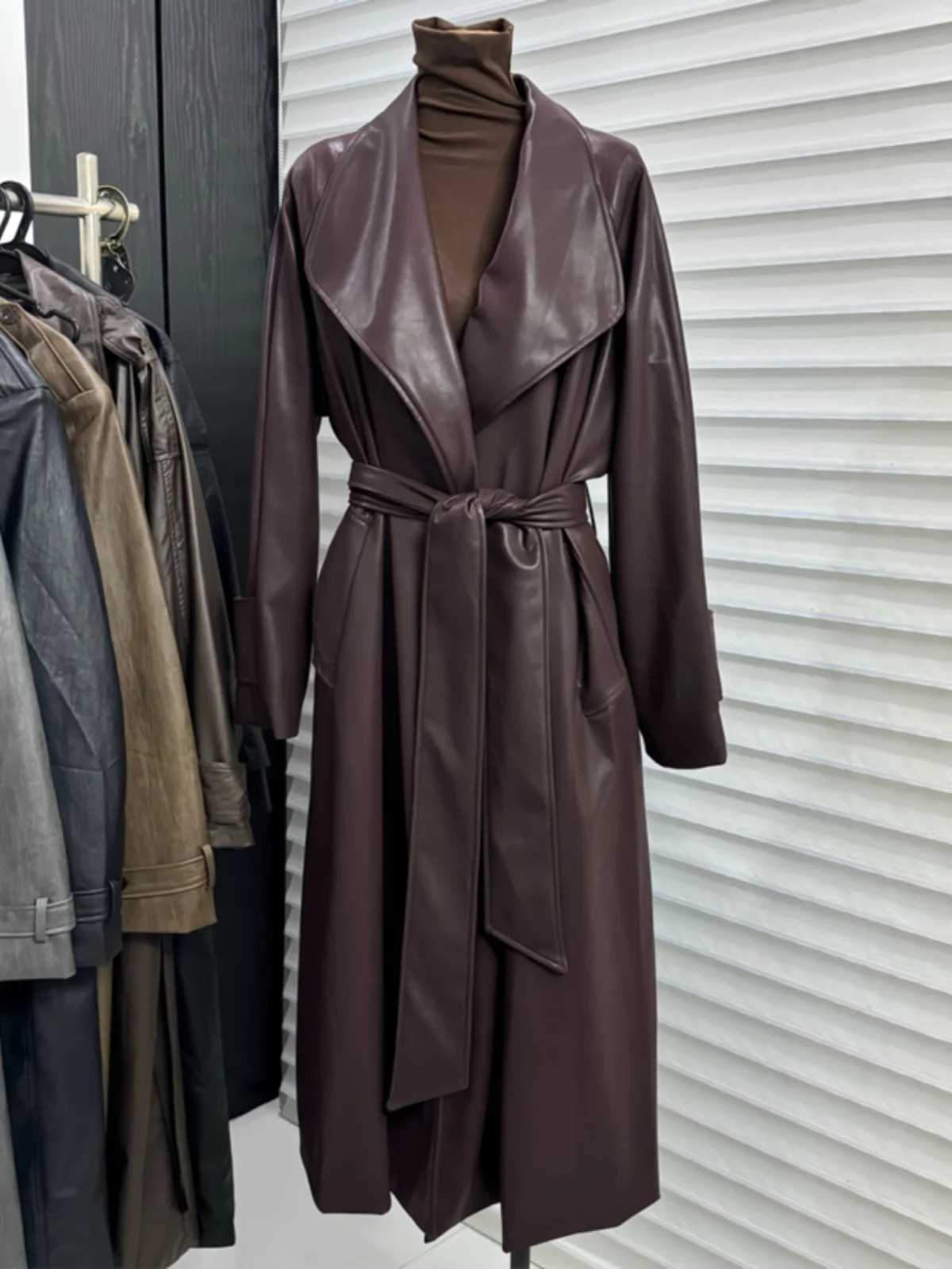 Autumn New French Style High end Suit Collar Over Knee Leather Trench Coat Women Clothing Waist Lace up Long Coat Winter ClothesT251226