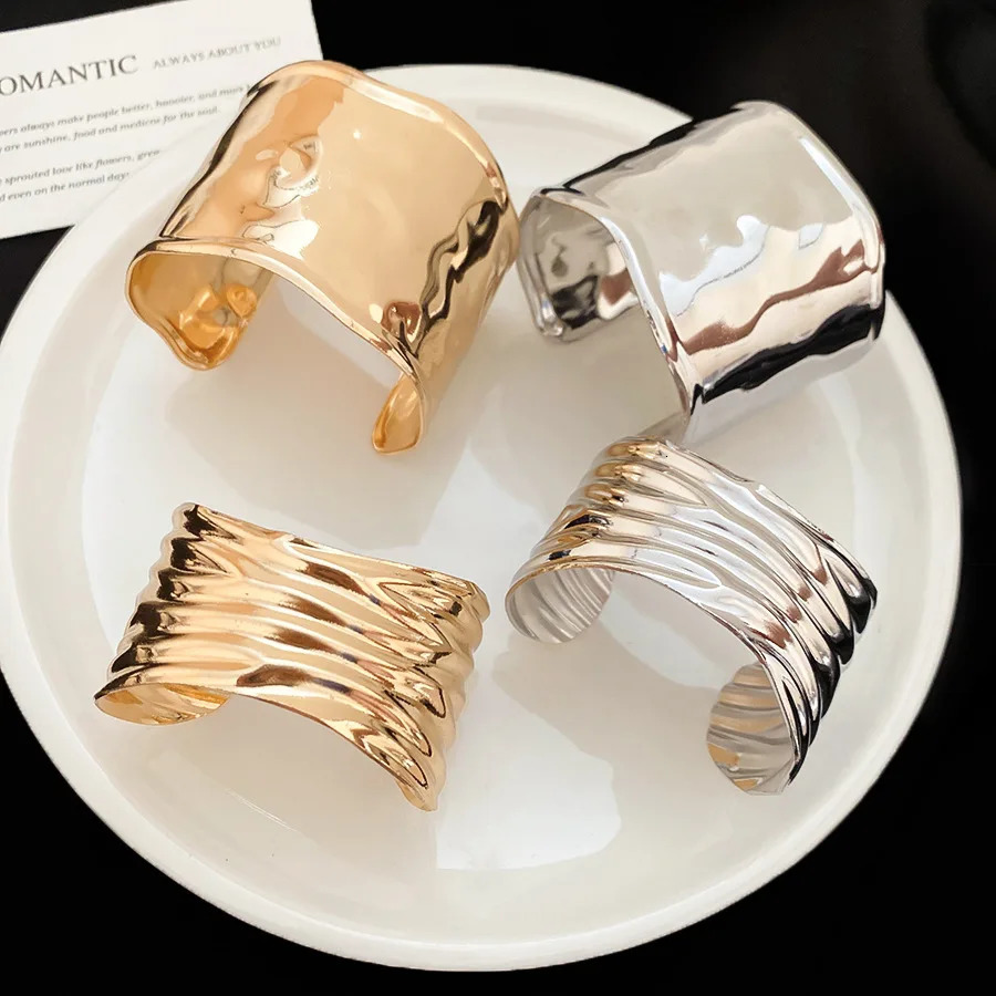 European and American Metal Pleated Bangles for Women Arm Ring Fashion Temperament Bracelet n Sense Hand Jewelry Gift 251219