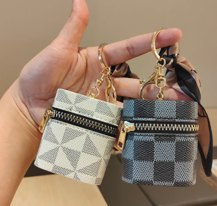 Car Keychain Coin Purse Pendant Charm Jewelry Keyring Fashion PU Leather Flower Grid Designer Metal Key Chain