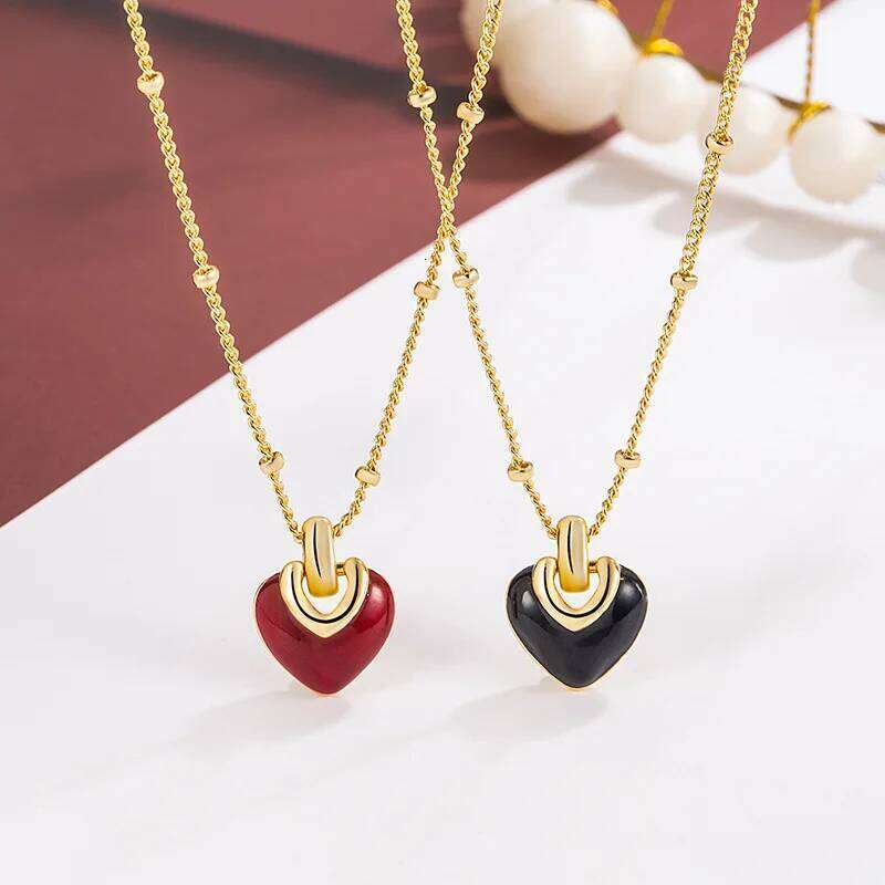 The 925 sterling silver retro red oil-dripping heart pendant is a new trendy collarbone chain necklace and wedding jewe 25N1226