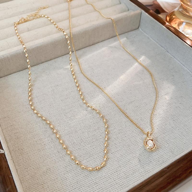 Luxury Creative Design Fashion Jewelry French Style Pleated Pendant Pearl Necklace Light Luxury High-End Clavicle Chain Women's Fashionable Elega