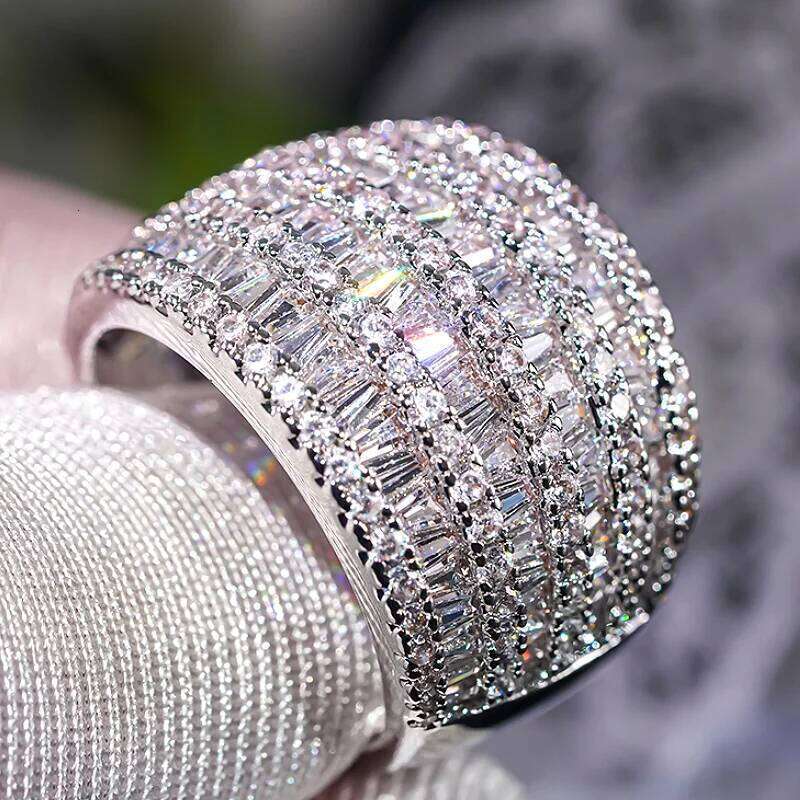Huitan Charming Women Rings for Wedding Party Engagement Trendy Accessories Inlaid Bright Cubic Zirconia Silver Color Jewelry