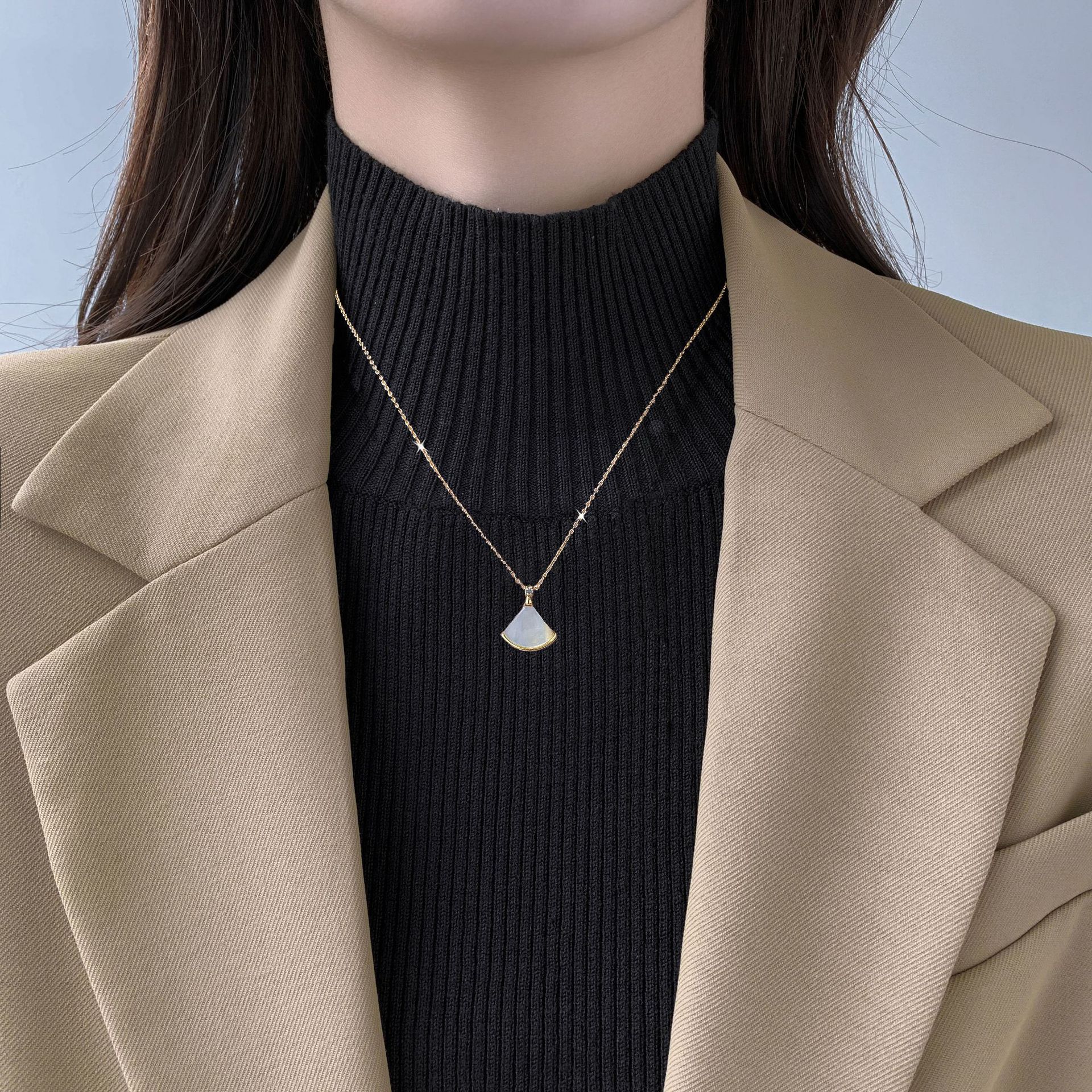 Free shipping designer Exquisite necklace suitable for party scenes wedding venues high-quality premium Minimalist black