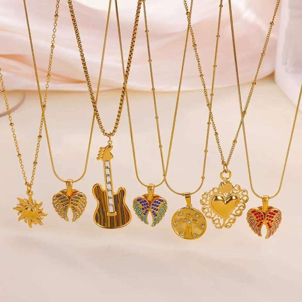 Vintage Colorful Angel's Wings Pendant Zircon Necklaces for Women Stainless Steel Chain Exquisite Love Heart Jewelry New Trend 25N1226