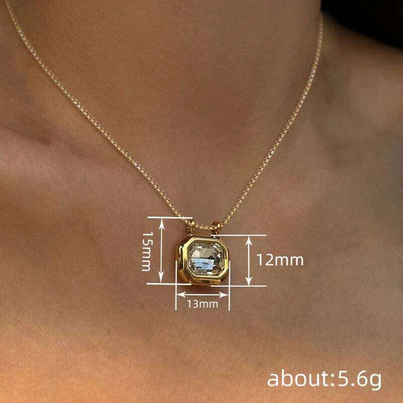 Huitan Elegant Women Pendant Necklace Dainty Fancy Wedding Engagement Luxury Accessories Inlaid Shiny CZ Gold Color Jewelry