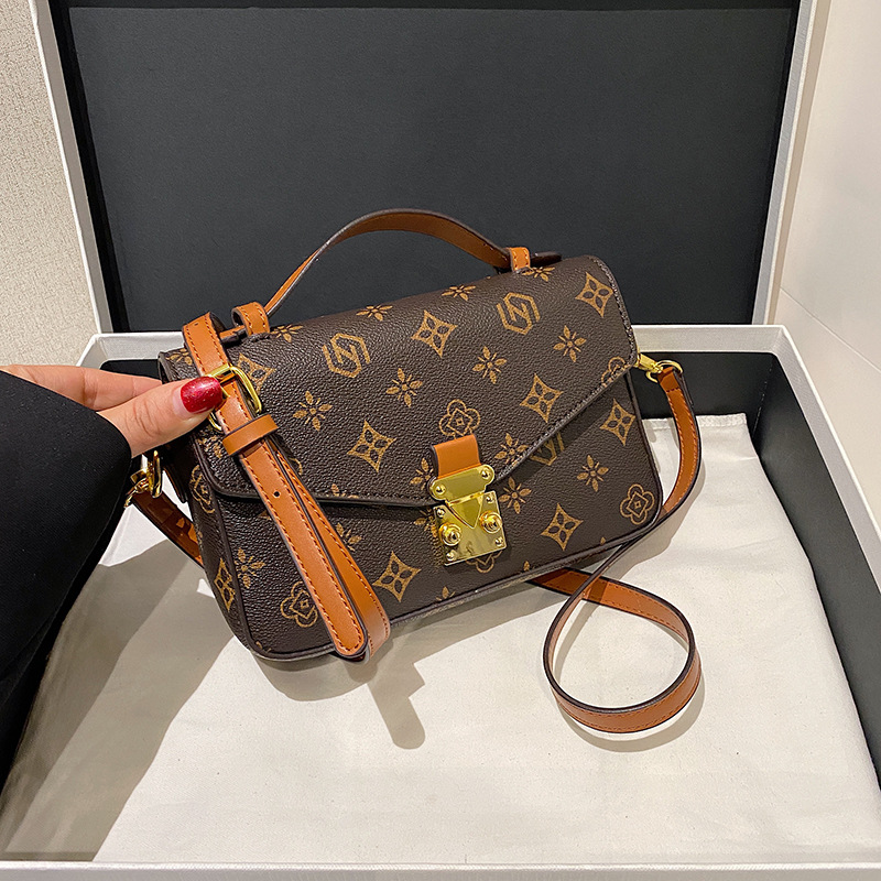 Designer 2025 new tote crossbody shoulder fashionable and high-quality handbag versatile bag essential fashion bags