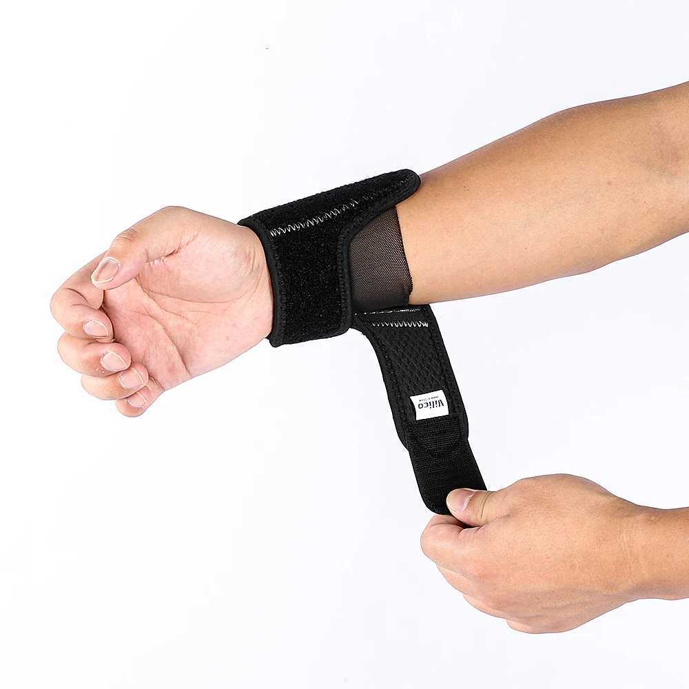 2PCS breathable inner lining wrist guard with two internal spring strips supporting adjustable wristbands with pressure bands M251226