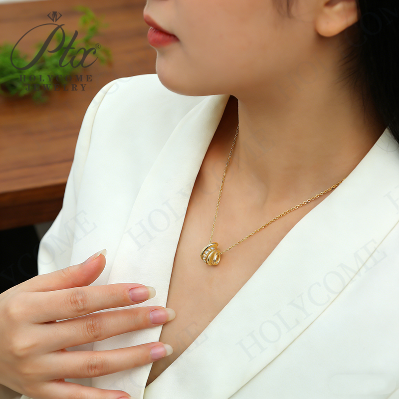 Golden Fashion Light Luxury Necklace Layered for High-end Look S925 Silver European and American Best-selling Moissanite Clavicle Chain