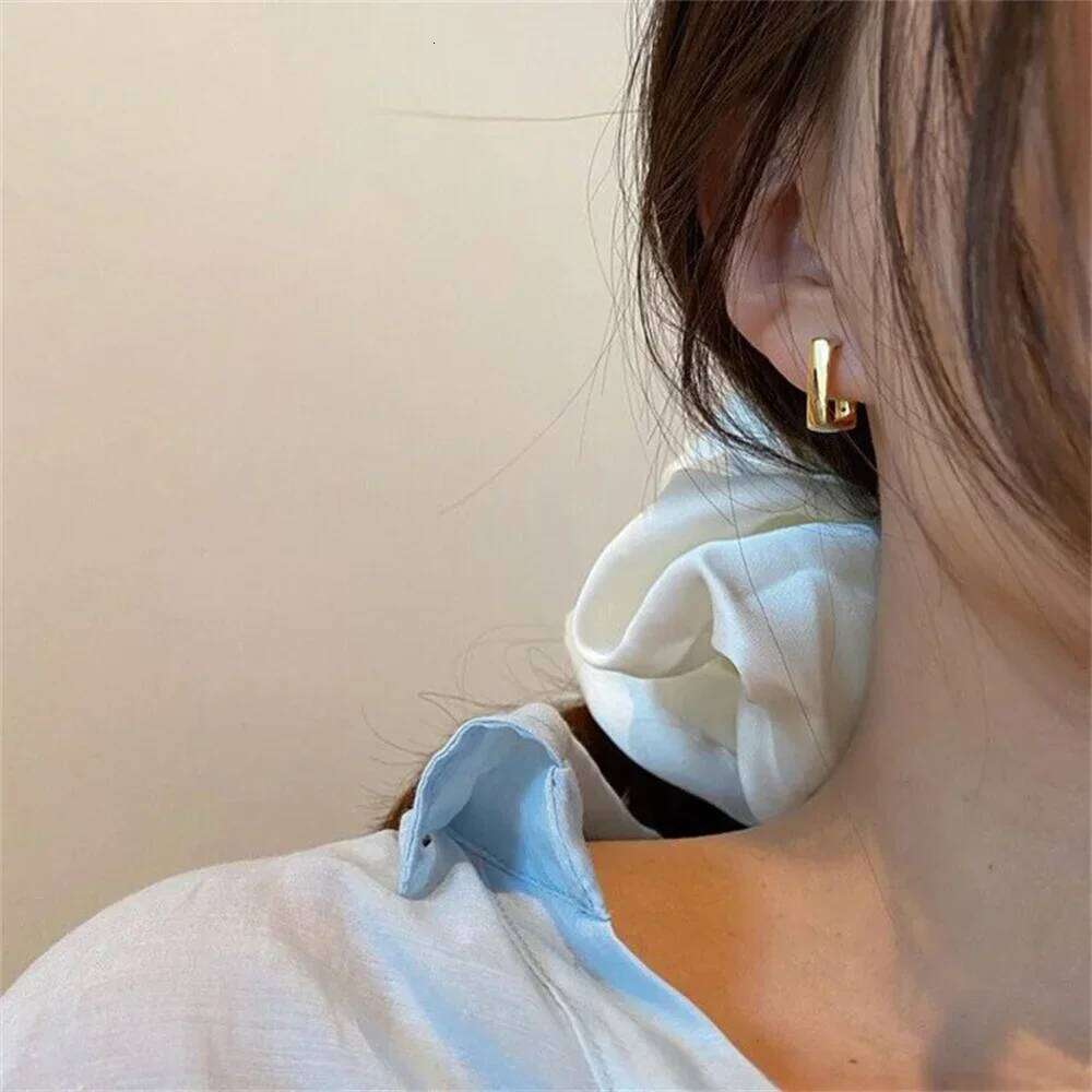 2024 New Simple Geometric U-Shaped For Women Fashionable Gold Color Irregular Earrings Trendy Jewelry Accessories 25H1226