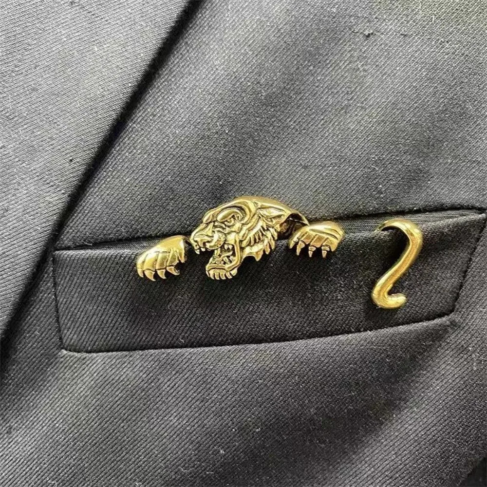 Exquisite Creative Tiger Octopus Animal Brooches for Men Women Tradition Retro Gentleman Suit Coat Neckline Jewelry 251226