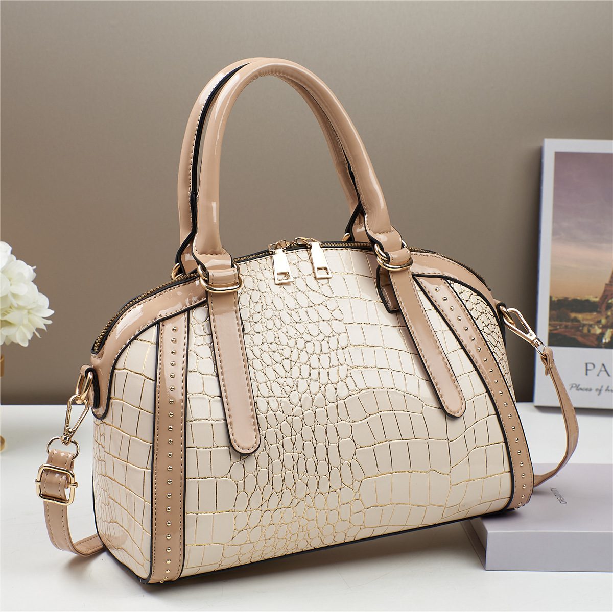 Free Shipping Designer 2025 Handbag Shoulder Crossbody Trendy Bag Women's stylish textured single-shoulder glossy crossbody bag