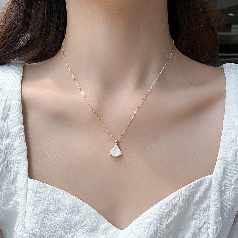 Free shipping designer Exquisite necklace suitable for party scenes wedding venues high-quality premium Minimalist black