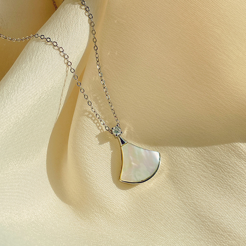 Free shipping designer Exquisite necklace suitable for party scenes wedding venues high-quality premium Minimalist black