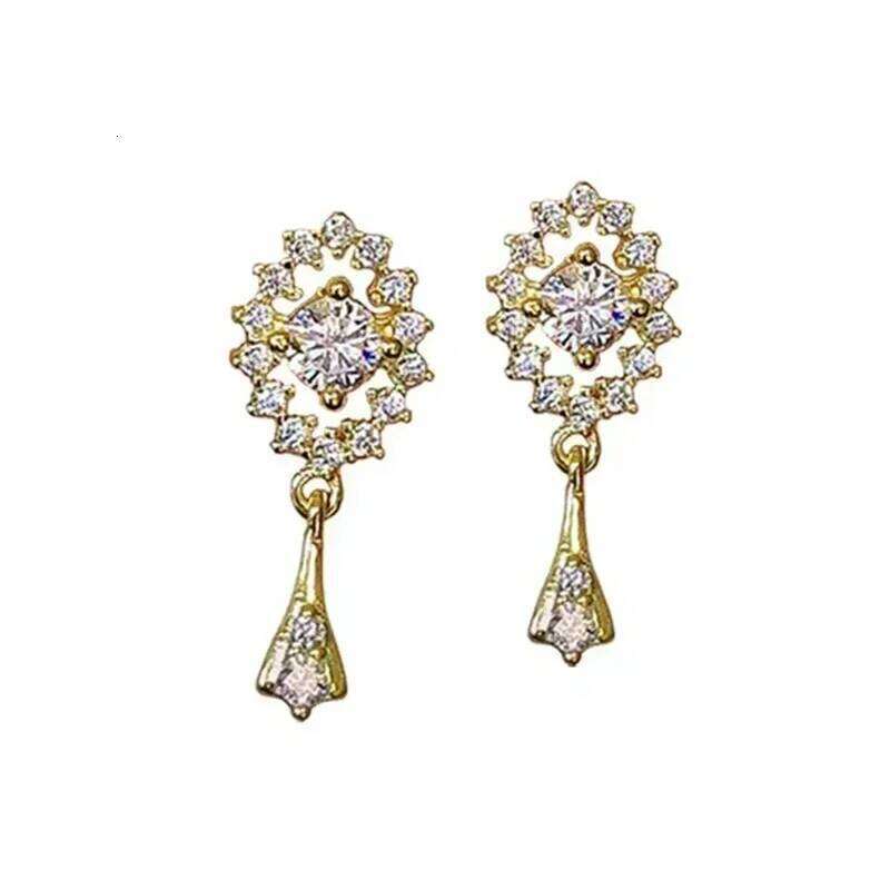 Huitan Romantic Sweet Gold Color Women Drop Earrings Inlaid Shining CZ For Wedding Party Daily Trendy Cute Accessories Jewelry