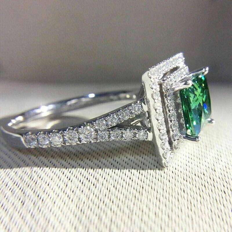 Huitan Princess Shaped Luxury Women Ring Inlaid Sparkling Green CZ Noble Wedding Anniversary Trendy Accessories Jewelry Gift