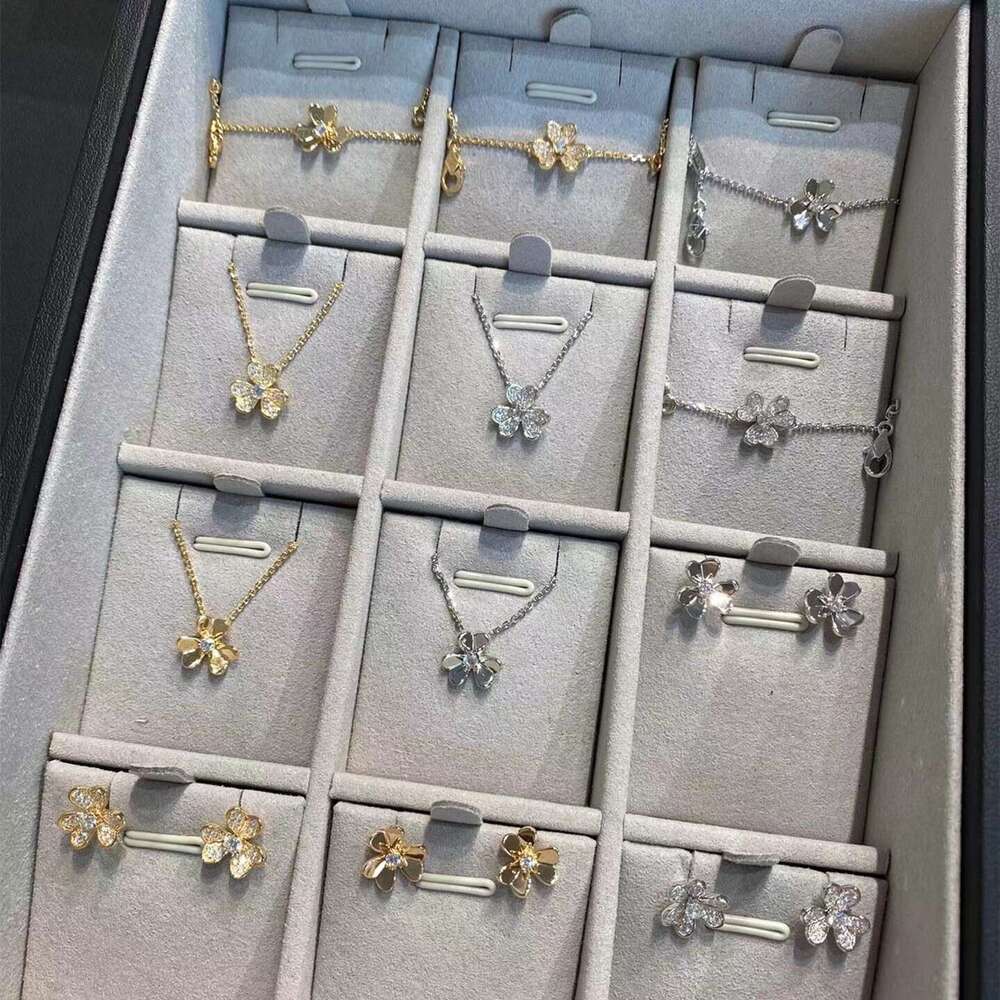 18K Rose Gold Full Petal Necklace Single Diamond Lucky Clover Flower Earrings Manufacturer Wholesale