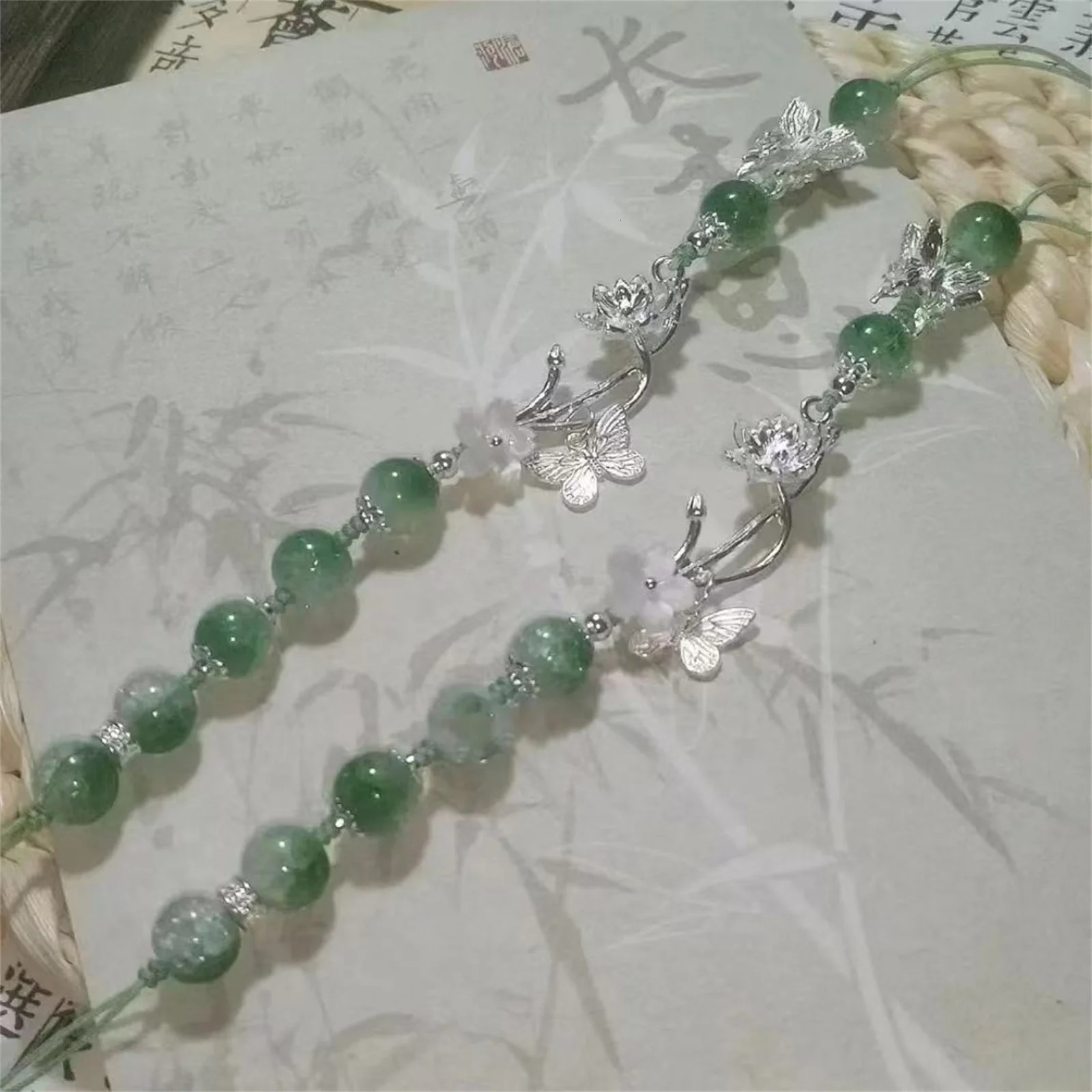 Chinese Style Glass Beaded Bracelet with Butterfly Charm Elegant Green Wrist Jewelry Gift for Women Girls Birthday Party 251219