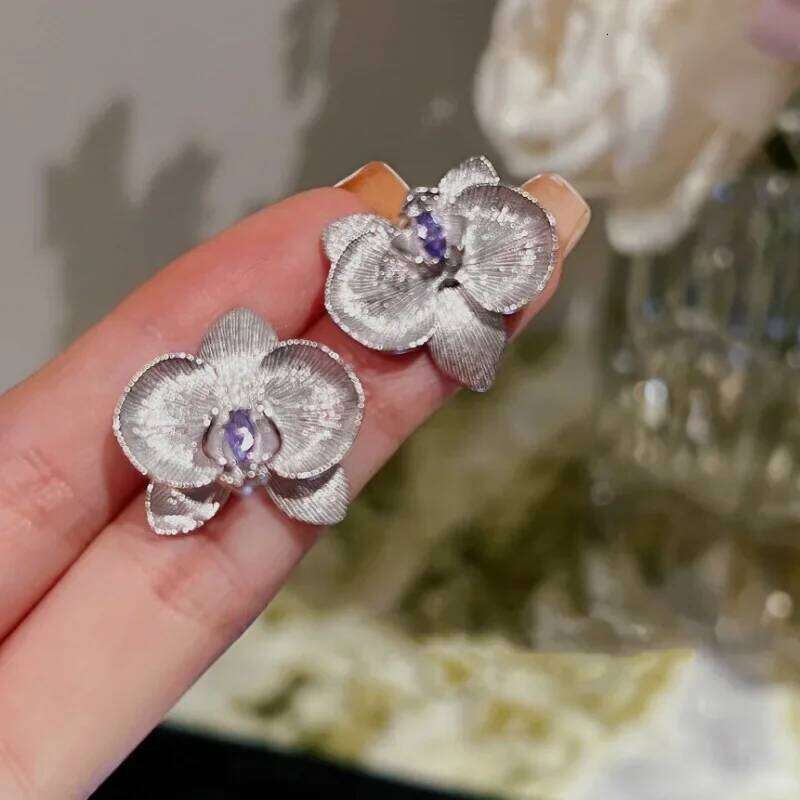 Fresh moth orchid Flower Purple Crystal earrings for women Light Luxury Exquisite wire drawing earings stud Romantic Jewelry 25H1226