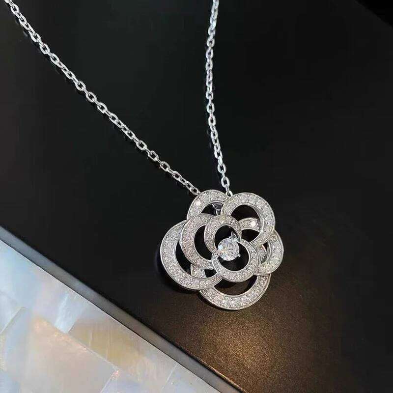 Huitan Aesthetic Crystal Flower Pendant Necklace Modern Fashionable Female Neck Accessories Daily Wear Wedding Party Jewelry