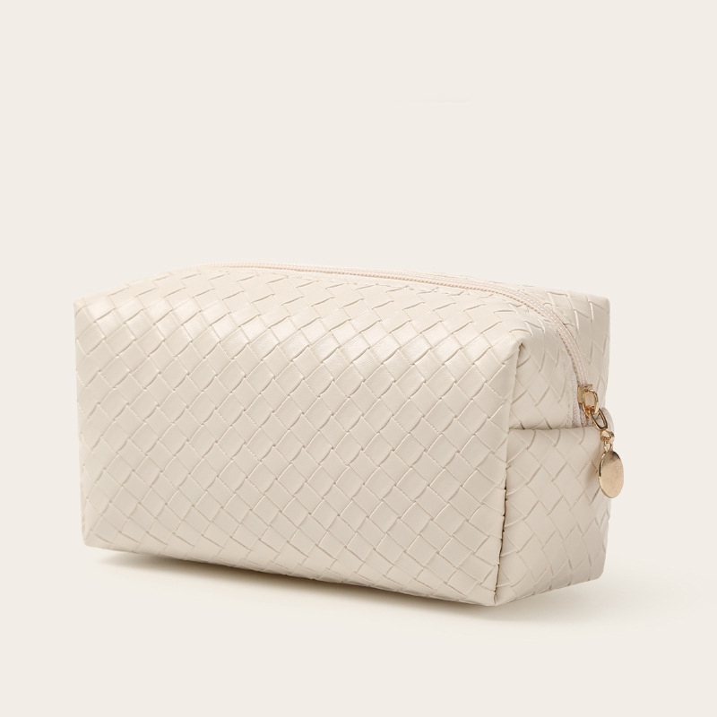 2025 new Vintage light luxury large-capacity hand-held makeup bag for women portable travel skincare product partitioned waterproof toiletries storage