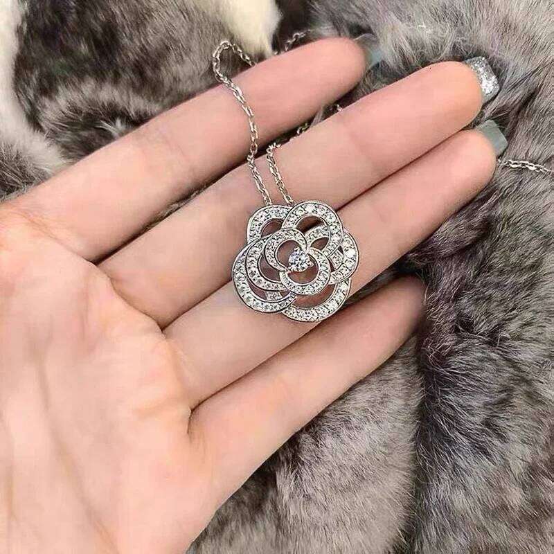 Huitan Aesthetic Crystal Flower Pendant Necklace Modern Fashionable Female Neck Accessories Daily Wear Wedding Party Jewelry