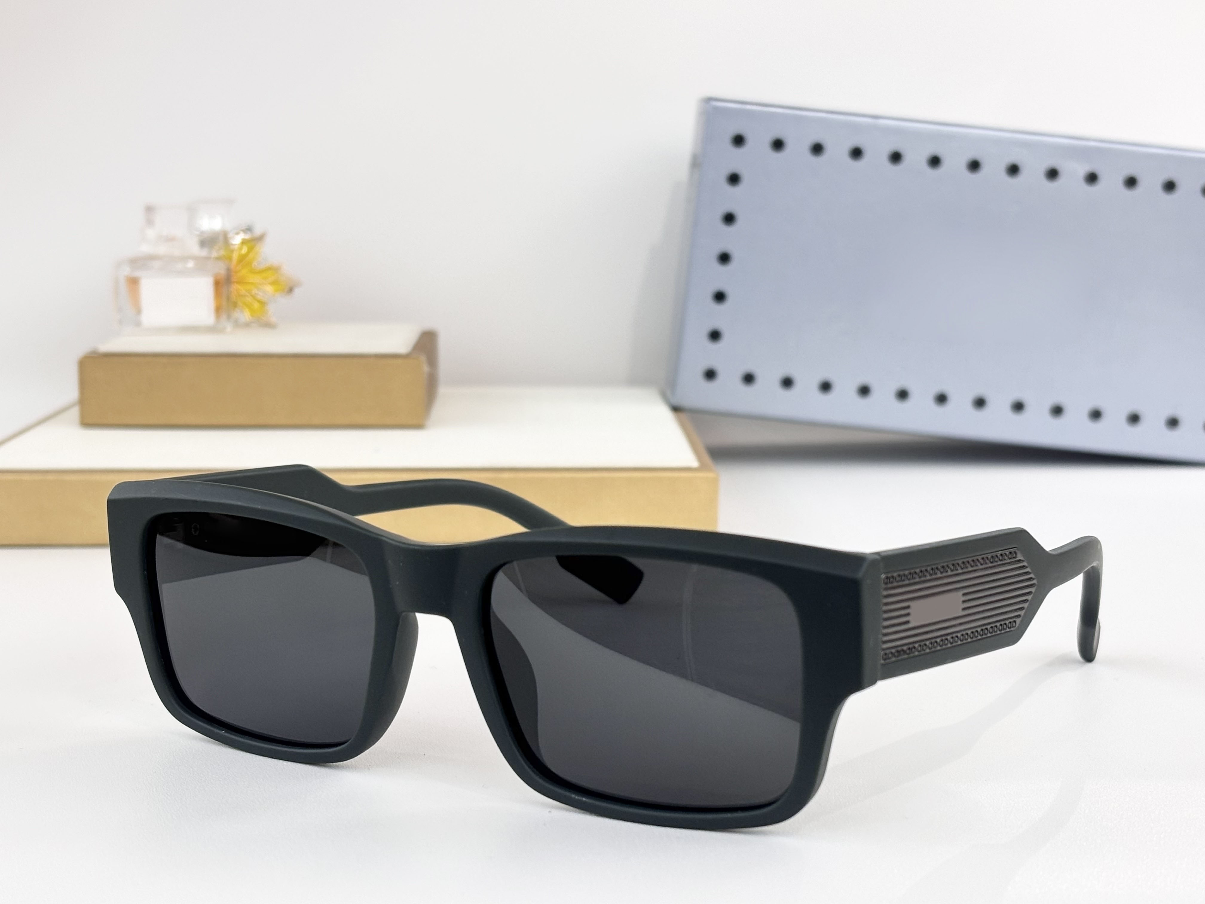 Womens Sunglasses For Women Men Sun Glasses Mens 8485 Fashion Style Protects Eyes UV400 Lens Top Quality With Case