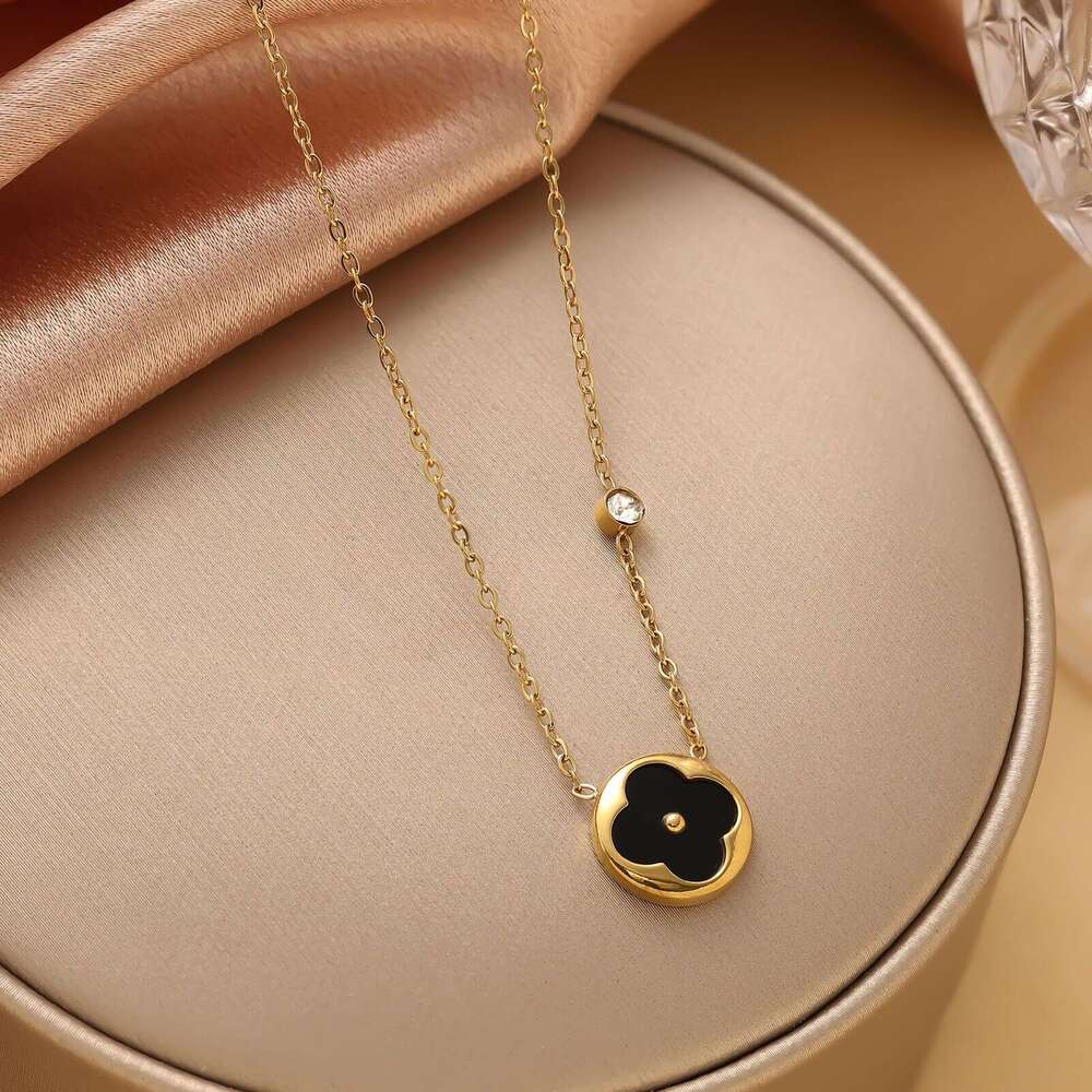 Four-Leaf Clover Mother-of-Pearl for Women, Versatile Design, Exquisite and High-End Lucky Clover, Light Luxury, Niche Style, Elegant Necklace