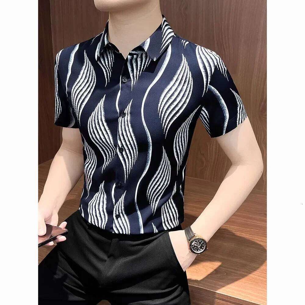 Handsome Men's Short-Sleeved Summer New Hawaiian Seaside Versatile Floral Shirt