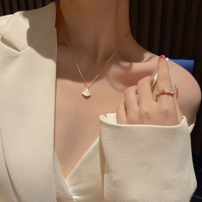Free shipping designer Exquisite necklace suitable for party scenes wedding venues high-quality premium Minimalist black